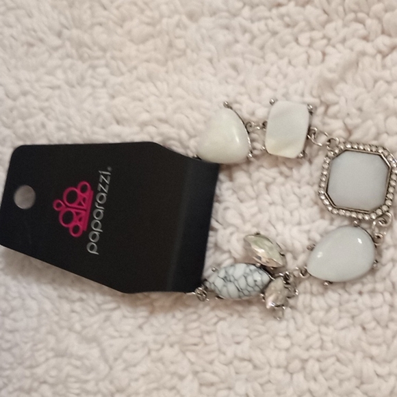 GROUNDING GLAMOUR - WHITE BRACELET NWT - Picture 1 of 3